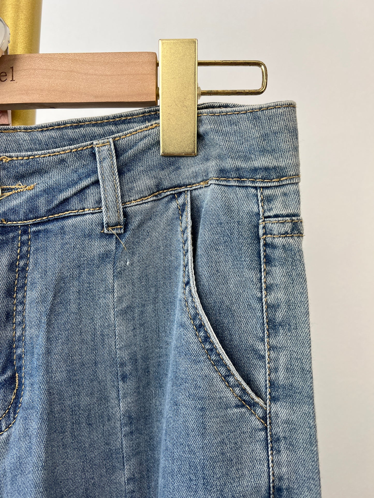 P4160 Long Blue Jeans With Pink Belt 天丝牛仔