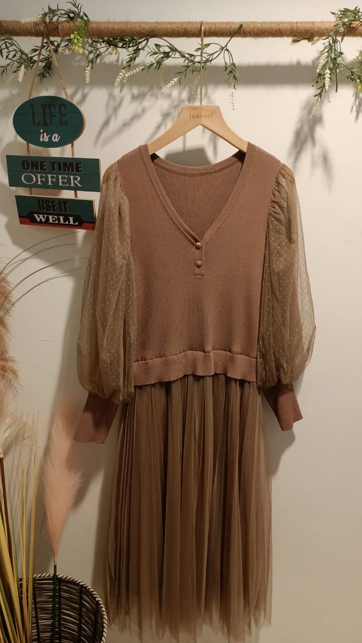 Lyc6073 拼接袖网纱 Long Sleeve Dress