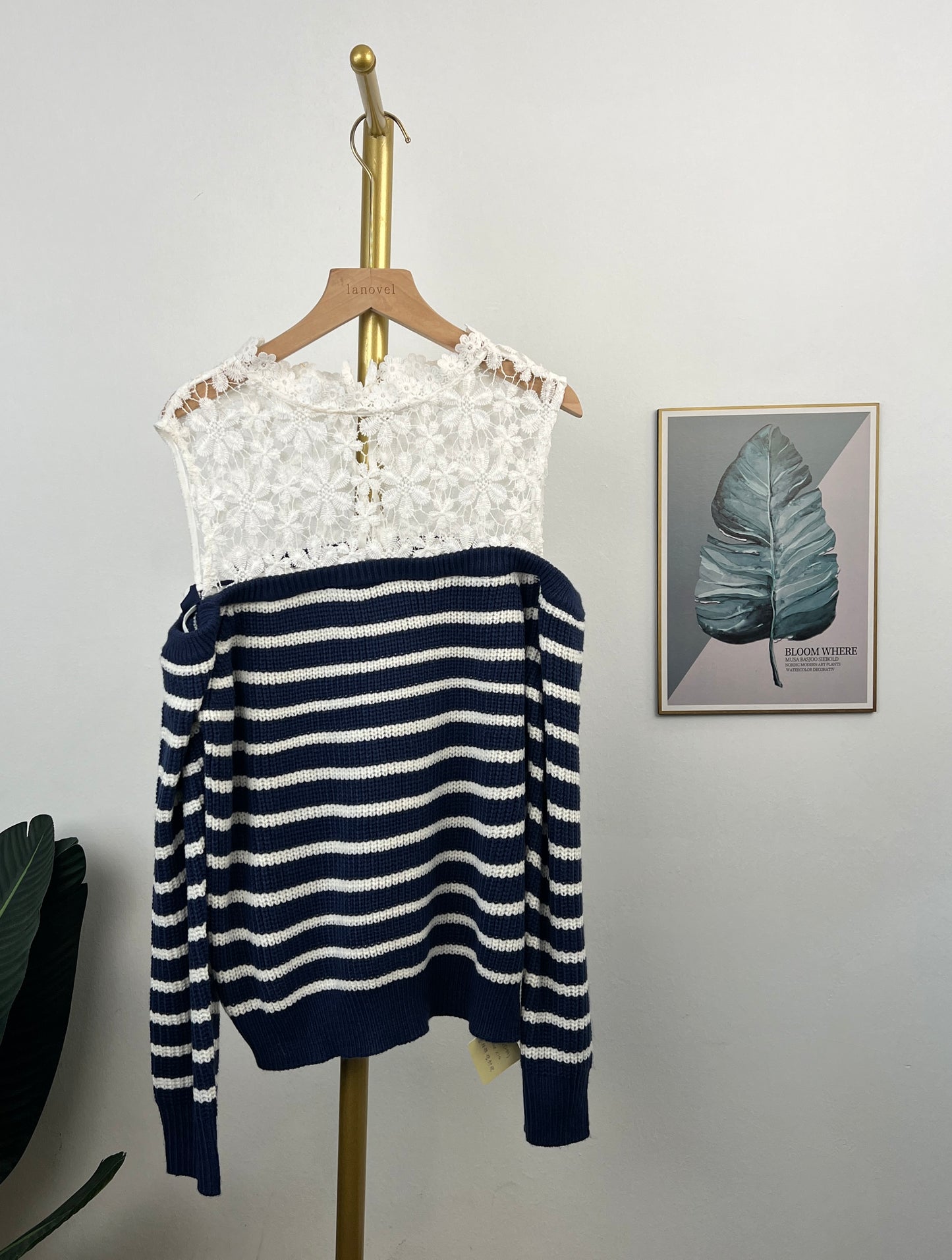 T4026-Hollow Trim with Knit Stripe Top（Dark Blue）