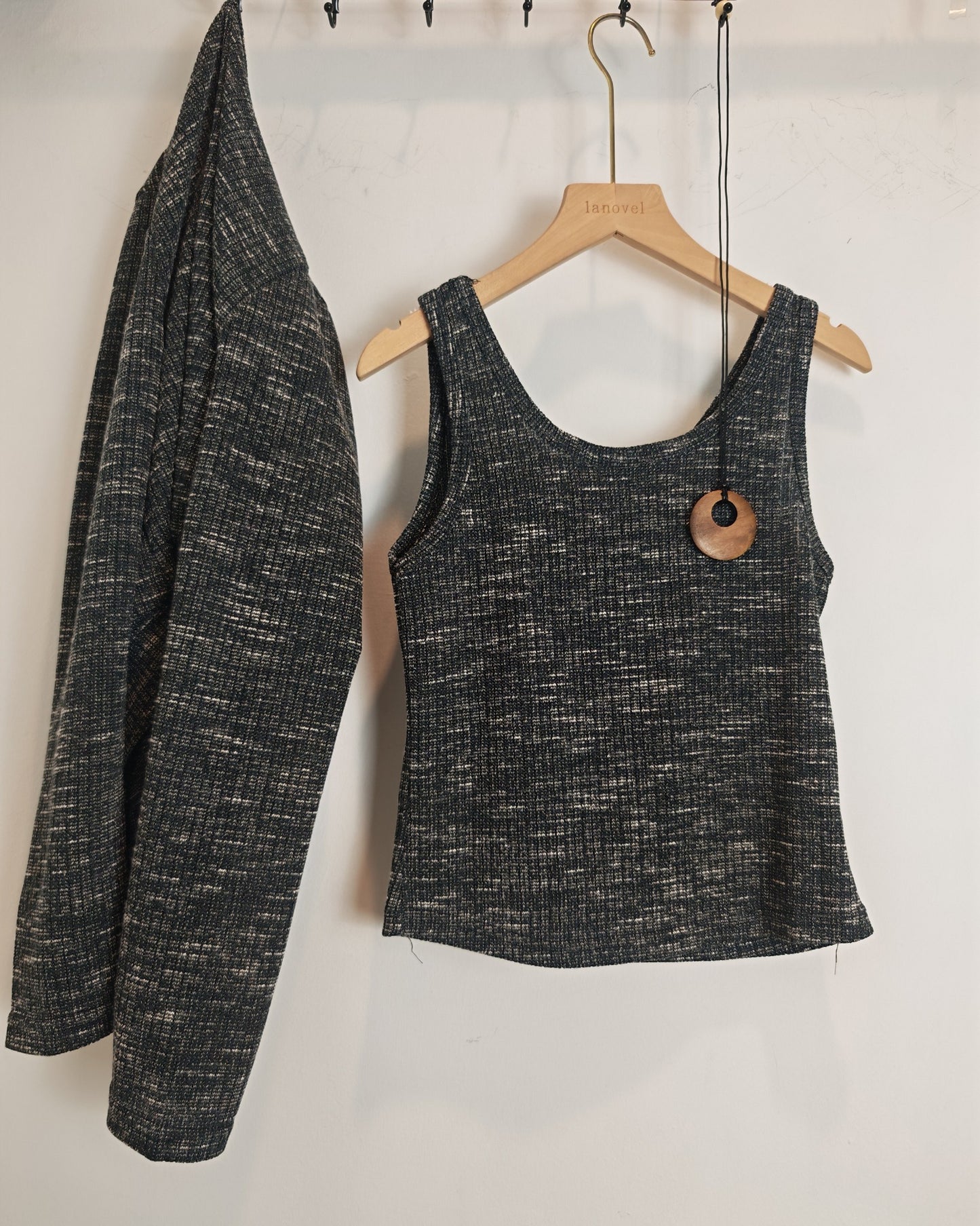 【Z572+?】Z572 2830 Top 3pc set 真三件（外套背心项链）